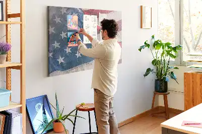Korková nástěnka s motivem americké vlajky