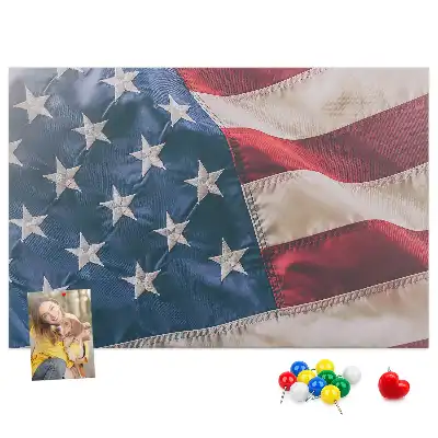 Korková nástěnka s motivem americké vlajky