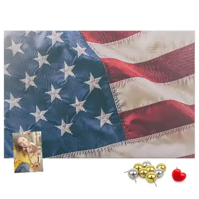 Korková nástěnka s motivem americké vlajky