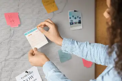 Korková nástěnka s motivem ušlechtilého mramoru