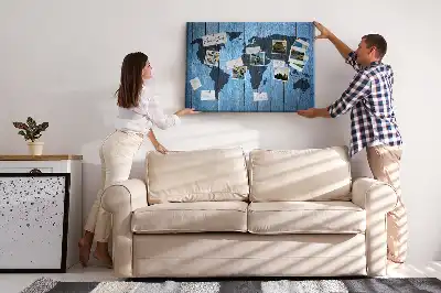 Korková nástěnka s motivem rustikální mapy světa