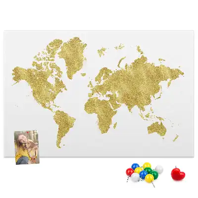 Korková nástěnka se zlatou mapou světa
