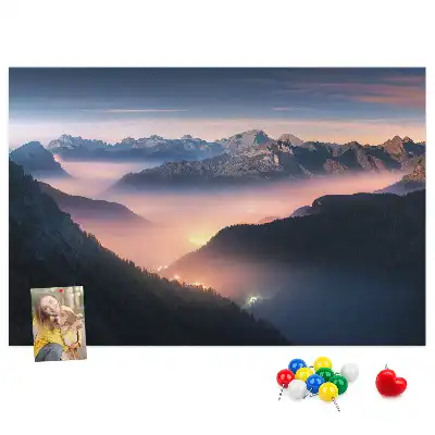 Korková nástěnka s motivem horské krajiny