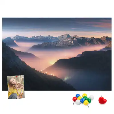 Korková nástěnka s motivem horské krajiny