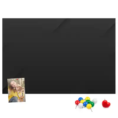 Korková nástěnka se vzorem tmavé zdi