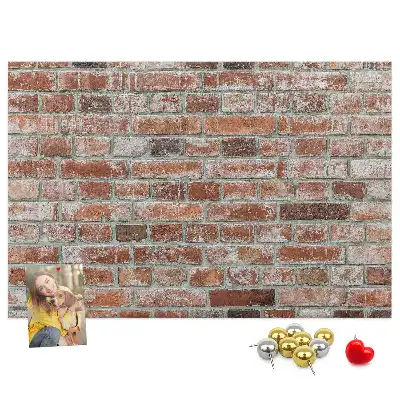 Nástěnka do dětského pokoje s motivem cihlové zdi