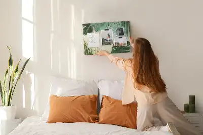 Korková nástěnka s motivem listů monstery