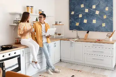 Nástěnka korková se stylovou mramorovou texturou