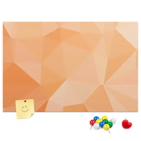 Korková nástěnka s geometrickými trojúhelníkovými tvary