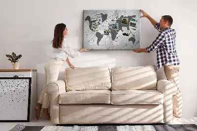 Korková nástěnka se surovým obrysem kontinentů