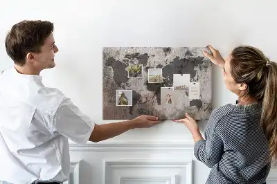 Korková nástěnka s motivem mapy v designu architektonického betonu