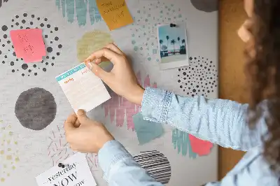 Korková nástěnka s geometrickým vzorem