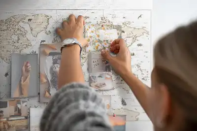 Korková nástěnka se starožitným motivem mapy světa