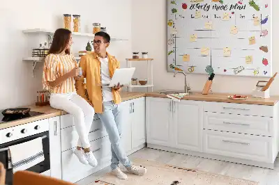Korková tabule s týdenním menu
