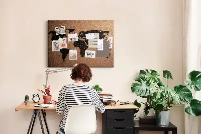 Korková nástěnka s minimalistickým obrysem kontinentů
