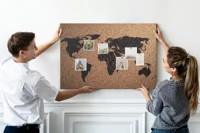Korková nástěnka s minimalistickým obrysem kontinentů