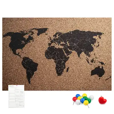 Korková nástěnka s minimalistickým obrysem kontinentů