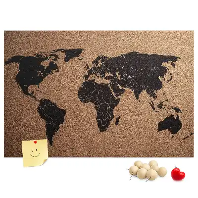 Korková nástěnka s minimalistickým obrysem kontinentů