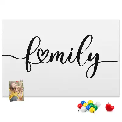 Korková nástěnka s nápisem Family