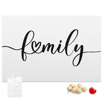 Korková nástěnka s nápisem Family