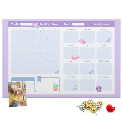 Růžový roční plánovač na nástěnku do dětského pokoje