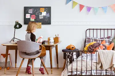 Nástěnka do dětského pokoje s motivem obrysu mapy světa
