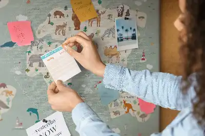 Nástěnka korková Mapa světa se zvířaty