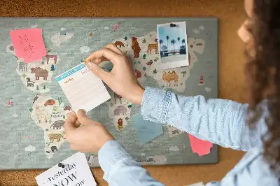 Nástěnka korková Mapa světa se zvířaty