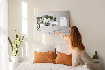 Korková nástěnka s motivem abstraktních listů