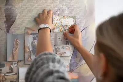 Korková nástěnka s motivem akvarelových rostlin
