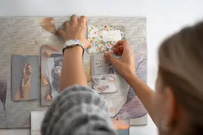 Korková nástěnka s motivem akvarelových rostlin