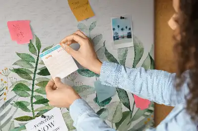 Korková nástěnka s motivem akvarelových listů
