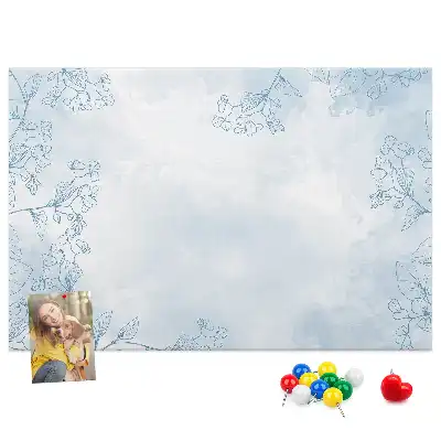 Korková nástěnka s motivem náčrtu rostlin