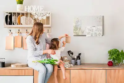Korková nástěnka se zlatou lineární grafikou