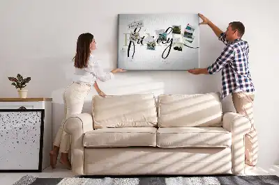 Nástěnná korková tabule s nápisem family