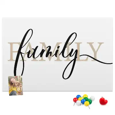 Nástěnná korková tabule s nápisem family