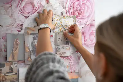 Korková nástěnka se vzorem stylizovaných okrasných rostlin