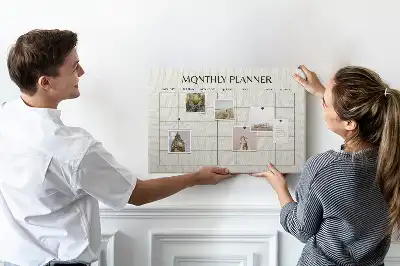 Korková nástěnka s měsíčním plánovačem