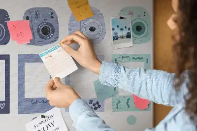 Korková nástěnka s motivem polaroidových rámečků