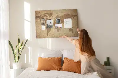 Korková nástěnka s motivem antické mapy světa