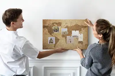 Korková nástěnka s motivem antické mapy světa