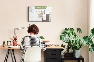 Korková nástěnka se sedmidenním rozpisem úkolů