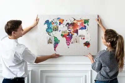 Korková nástěnka Mapa světa s motivem trojúhelníků
