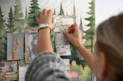 Korková nástěnka s motivem lesní krajiny