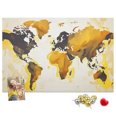 Korková nástěnka s abstraktní mapou světa