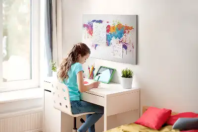 Nástěnka do dětského pokoje s motivem geografické kontinentální mapy