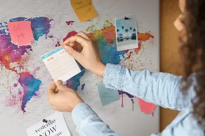 Nástěnka do dětského pokoje s motivem geografické kontinentální mapy