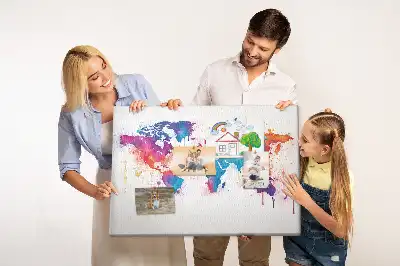 Nástěnka do dětského pokoje s motivem geografické kontinentální mapy