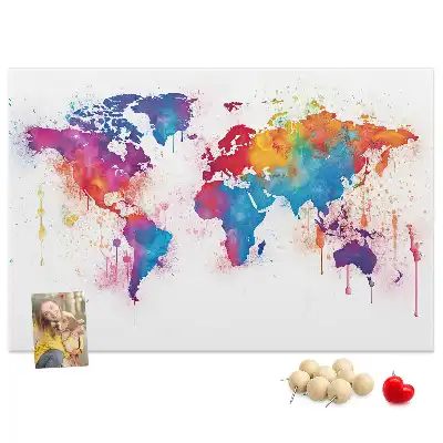 Nástěnka do dětského pokoje s motivem geografické kontinentální mapy