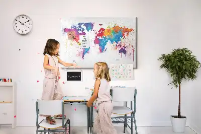 Nástěnka do dětského pokoje s motivem geografické kontinentální mapy